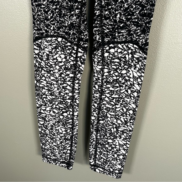 Lululemon wunder under ice breaker size 4 leggings black white 27” - Picture 3 of 11